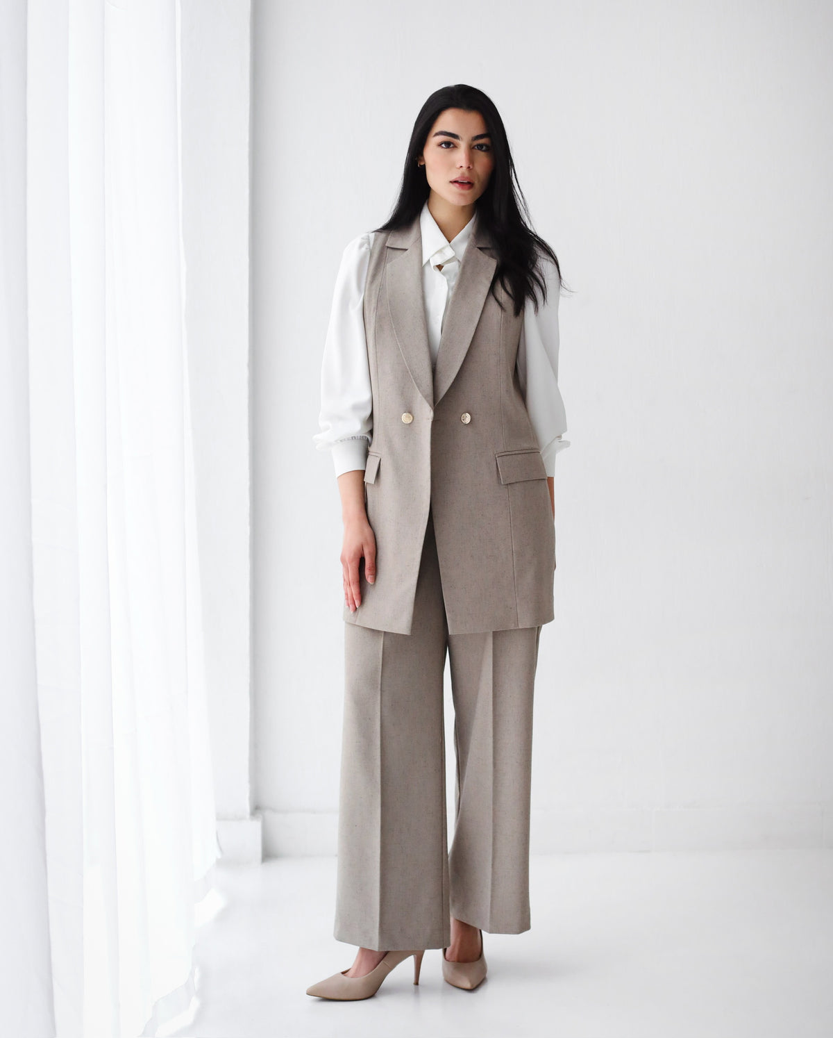 Elite Cafe Sleeveless suit