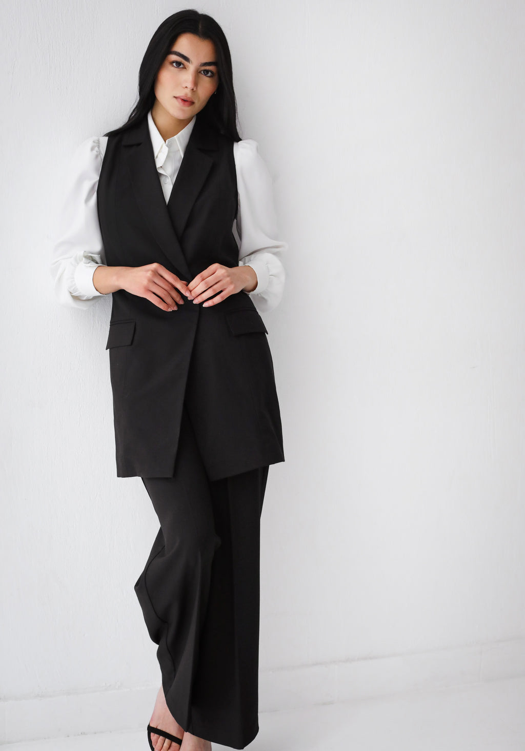 Elite Black Sleeveless Suit